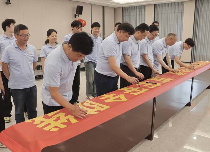 ��˾��չ���徲�����¡��徲���������˶�