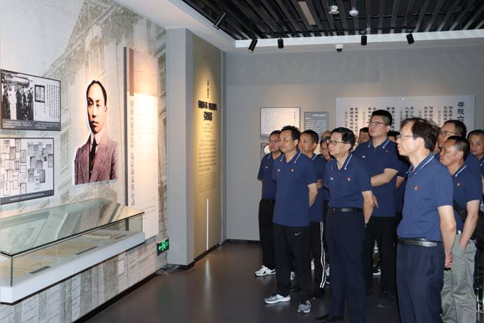 ��˾��ί��չ���⵳���˶�