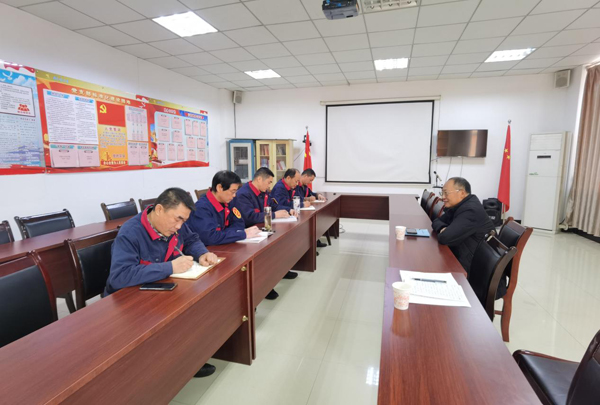 ��˾�򵼵�װ�ù�˾��չ����ʹ������