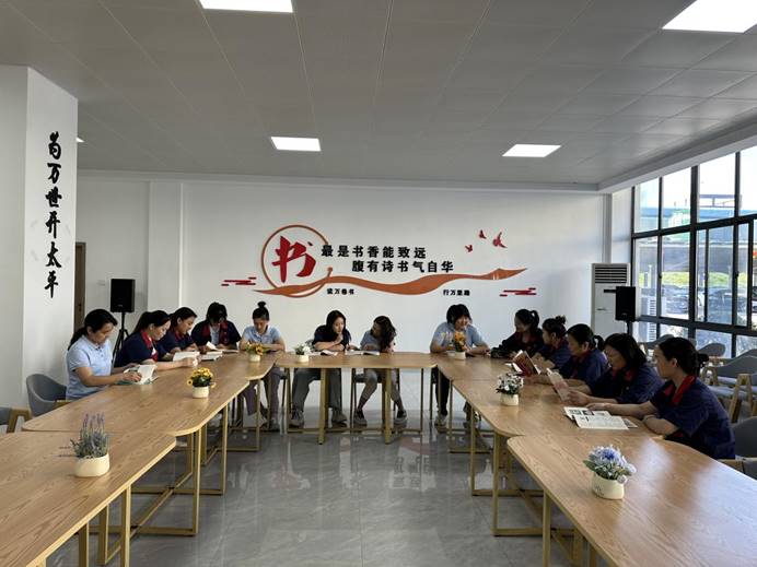 �ֹ���˾����Ůְ�������Ķ��˶�