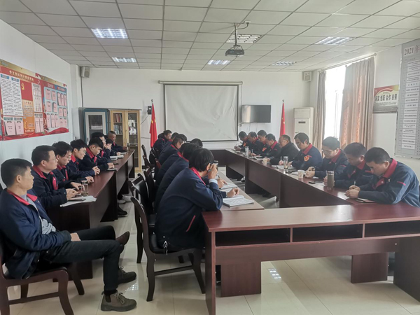 ��˾�򵼵�װ�ù�˾��չ����ʹ������