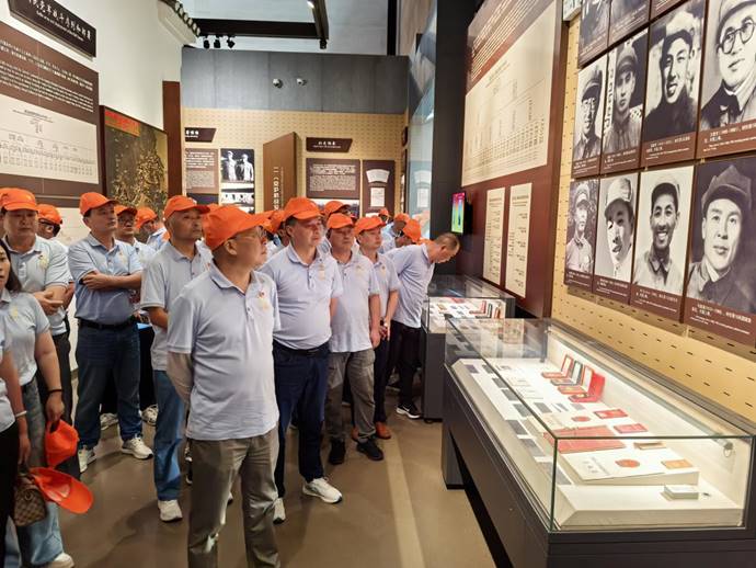 ��˾��ί��չ���⵳���˶�